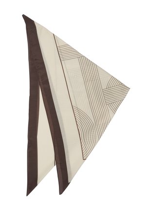Cremeschal mit braunen geometrischen Linienmustern und einfarbig braunem Rand, diagonal gefaltet.