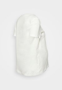 Camiseta de manga curta branca feita de algodão suave. Apresenta um decote redondo e um corte relaxado com uma textura suave e minimalismo nos detalhes.