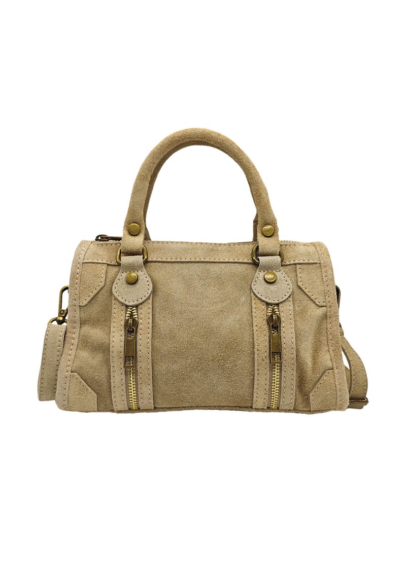 Sac à main en suède beige avec doubles zips, accents en métal doré, forme structurée, poignées supérieures et bandoulière amovible.