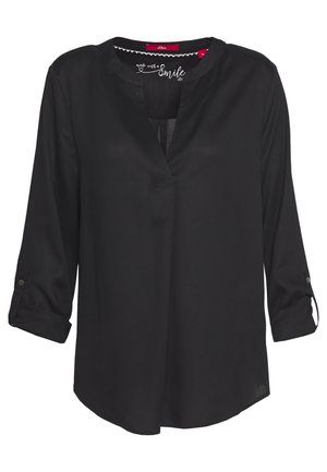 Czarna bluzka z długim rękawem, okrągłym kołnierzykiem, rozcięciem w kształcie litery V oraz guzikami na podwiniętych rękawach.