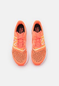 New Balance FUELCELL SUPERCOMP PACER - Zapatillas para caminar - neon dragonfly