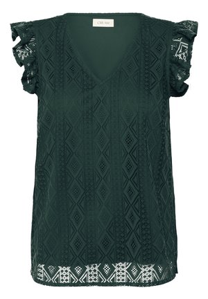 Tamnozeleni top s v-izrezom i teksturiranim dijamantnim uzorcima, čipkastim volanima na rukavima i bijelim geometrijskim detaljima duž donjeg ruba.