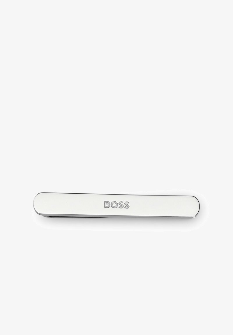 Srebrna spinka do krawata o eleganckim, prostokątnym kształcie. Posiada polerowane wykończenie i wygrawerowane logo "BOSS" z jednej strony.