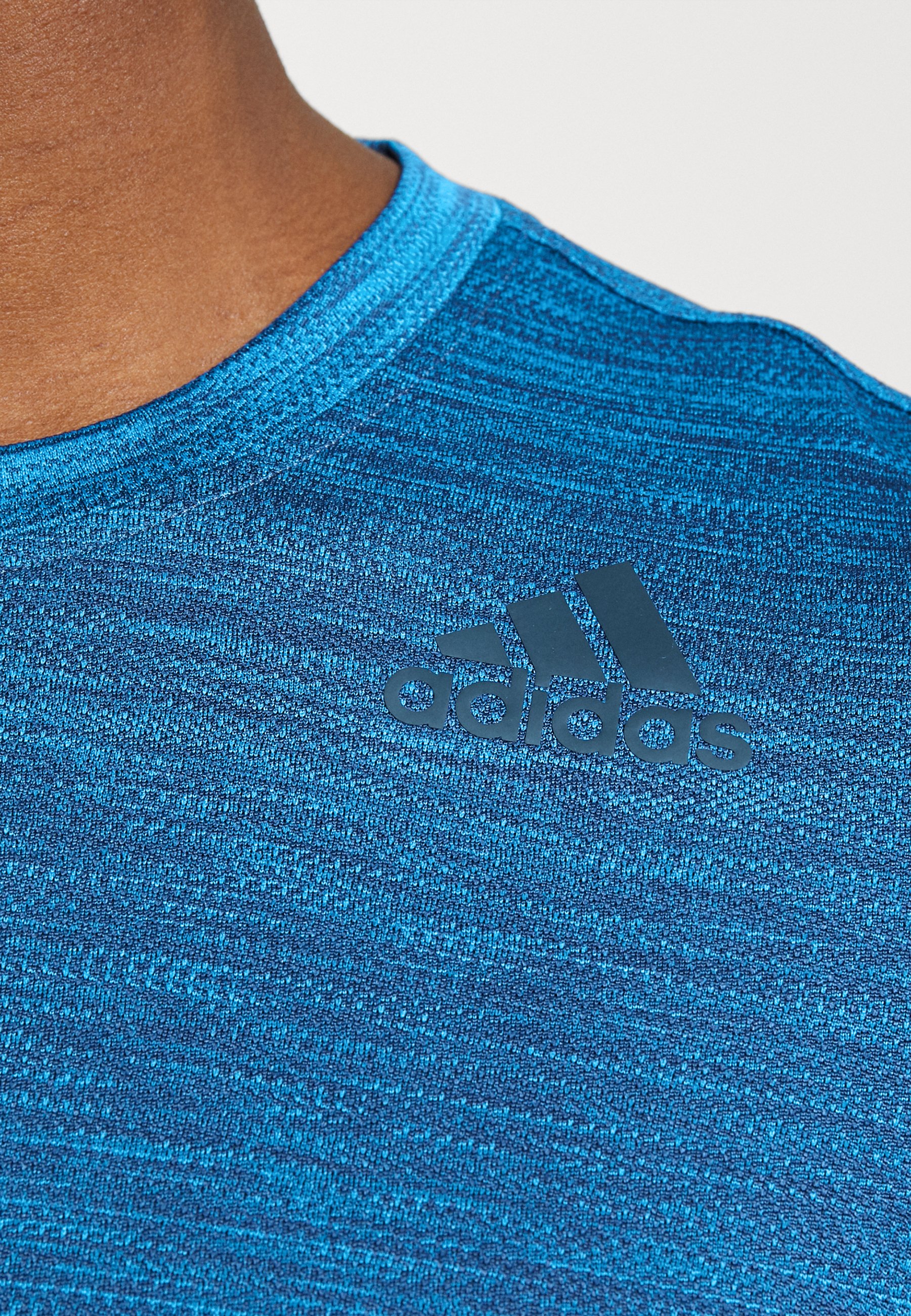 adidas Performance GRADIENT TEE - Print T-shirt - blue rush/shadow  navy/blue - Zalando.de