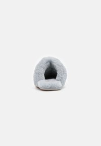 UGG SCUFFETTE II - Chinelos - ash fog
