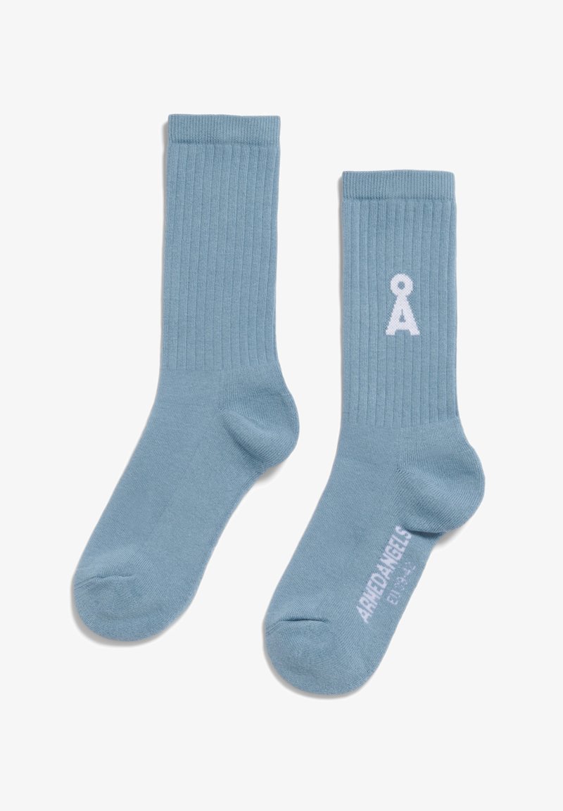 Helleblaue gerippte Socken mit weißen Logodetails. Sie verfügen über einen umgeschlagenen Bund und eine verstärkte Ferse und bestehen aus einem weichen, elastischen Baumwollgemisch.