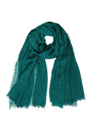 Écharpe légère vert sarcelle avec des bords effilochés et un tissu texturé, légèrement froissé, pliée en boucle de manière lâche.
