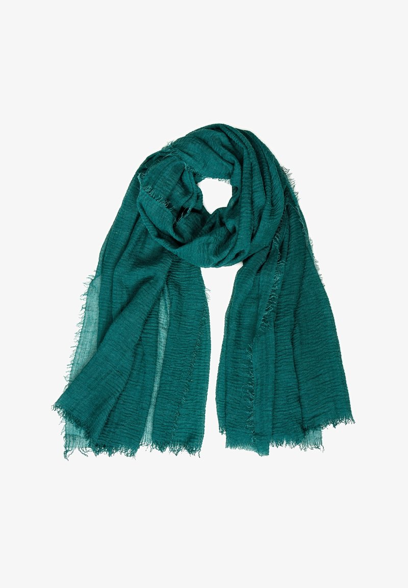 Écharpe légère vert sarcelle avec des bords effilochés et un tissu texturé, légèrement froissé, pliée en boucle de manière lâche.