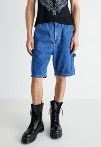 Lee CARPENTER  - Shorts - mid shade