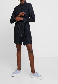 Springfield Farkkumekko - grey denim