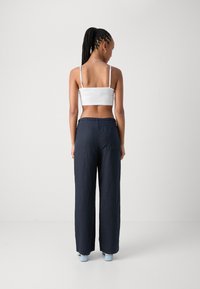 Marc O'Polo PANTS JOGGER STYLE STRAIGHT LEG MEDIUM WAIST DRAWSTRING - Pantaloni - deep blue sea