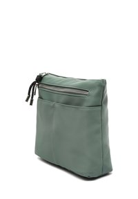Prizmatna, temno teal nylon torba pravokotne oblike z sprednjim žepom na zips, črnim vrvnim povlekom in zataknjenimi detajli ob straneh.