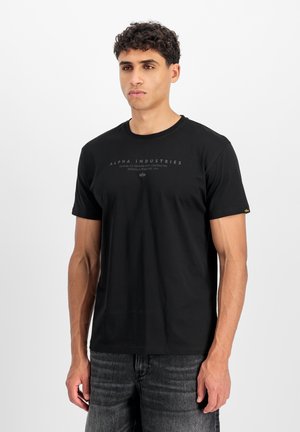 Schwarzes Kurzarm-T-Shirt aus Baumwolle, mit Rundhalsausschnitt und Logodruck auf der Brust. Glatte Textur mit figurbetontem Schnitt.