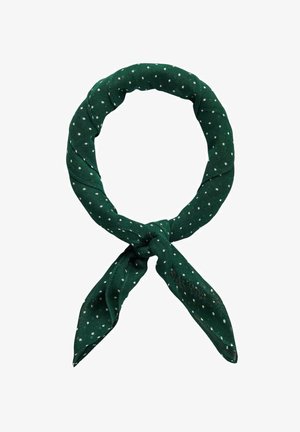Grön scarf med prickar i mjukt tyg, som har en knuten knut och spetsiga ändar. Mönstret består av vita prickar på en enfärgad bakgrund.