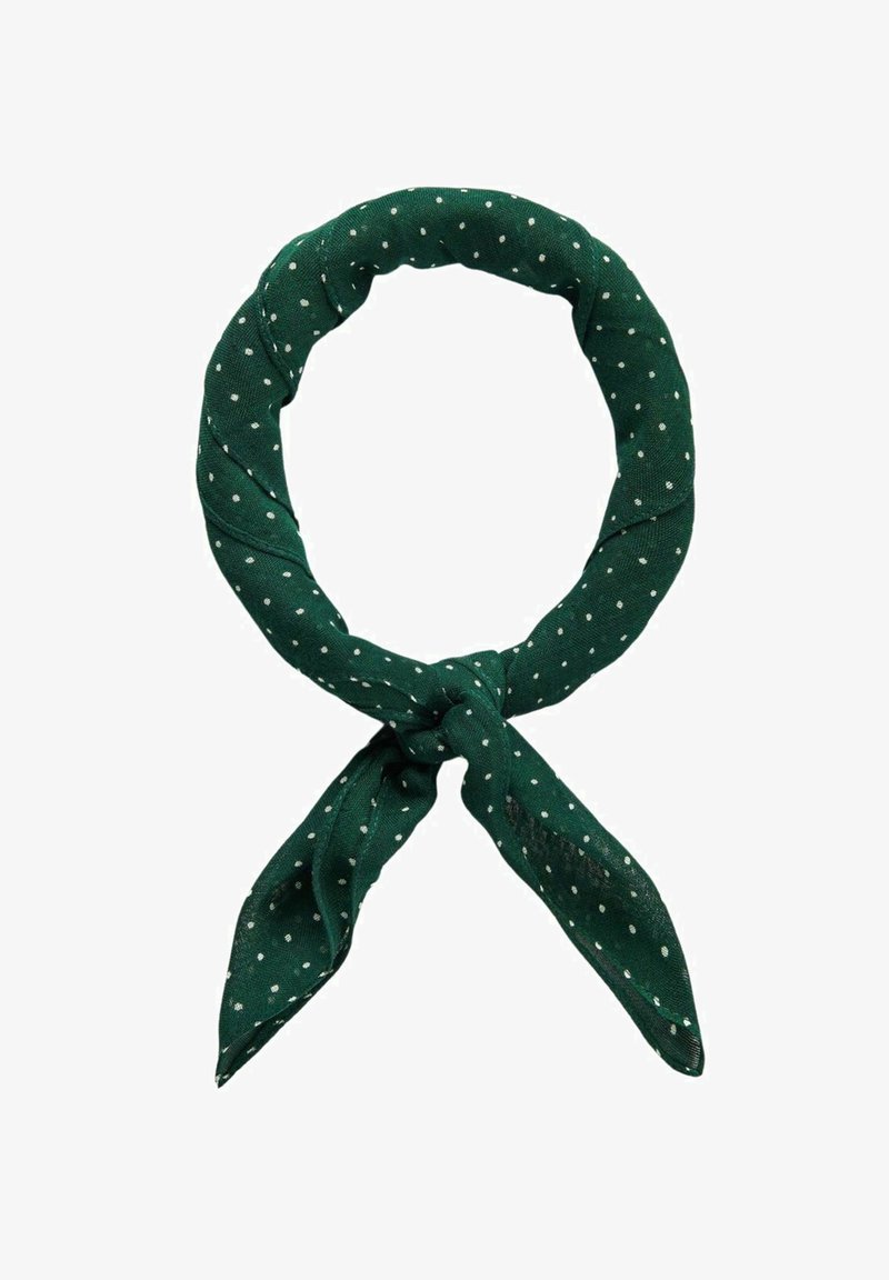 Grøn tørklæde med prikker lavet af blødt stof, der har en bundet knude og spidse ender. Mønsteret består af hvide prikker på en ensfarvet baggrund.