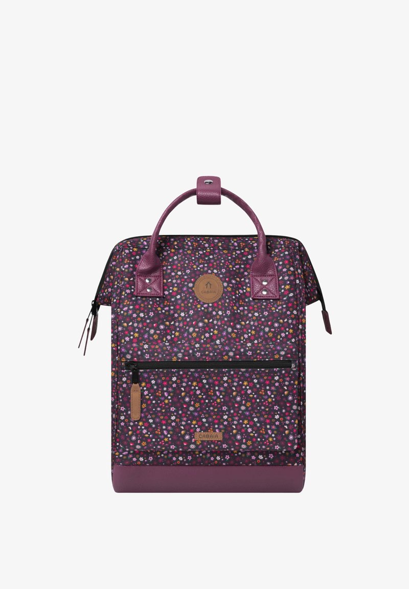Lila Rucksack mit Blumenmuster, strukturiertem Design, Lederakzenten, einem oberen Tragegriff und einer vorderen Reißverschlusstasche. Mit einem Logo-Patch.
