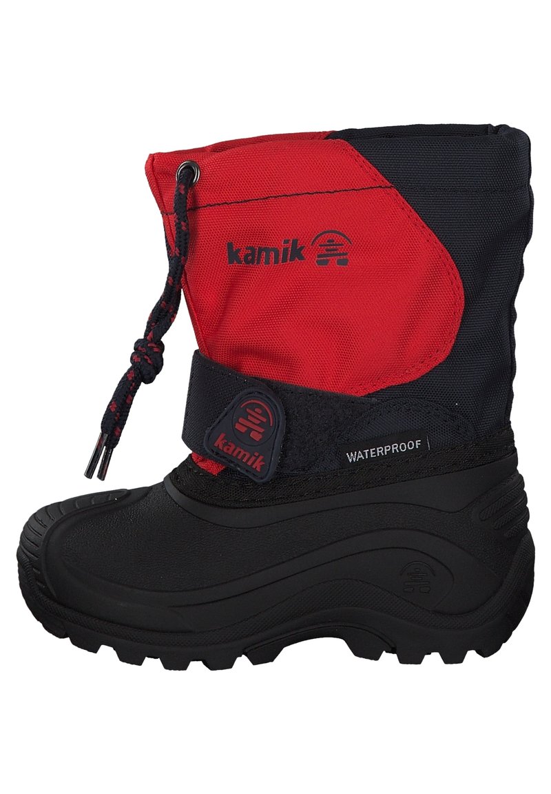 Botte d'hiver imperméable noire et rouge avec une semelle en caoutchouc texturée, système de laçage ajustable et tige rembourrée pour l'isolation.