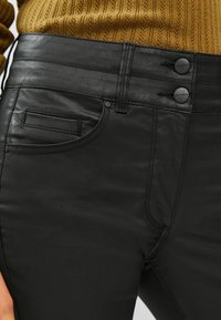 Next LIFT, STYLE AND SHAPE COATED - Blugi slim fit - black