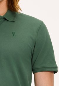 Shiwi JUSTIN - Polokošeľa - cilantro green
