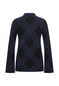Top de manga larga con textura acanalada, en negro con un patrón geométrico azul, cuello alto y silueta ajustada.