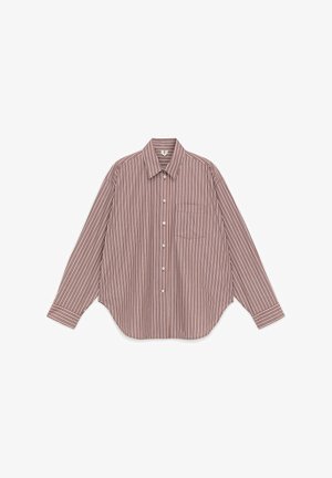 Gestreiftes Hemd mit Knopfleiste in Rot, Weiß und Blau. Ausgestattet mit einem spitzen Kragen, langen Ärmeln und einer Brusttasche. Hergestellt aus leichtem Stoff.