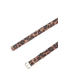 Leopardprint-Gürtel aus strukturiertem synthetischem Leder, mit goldfarbener Schnallenhardware, mehreren Lochverstellmöglichkeiten und flachem Design.