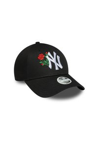 Gorra de béisbol negra con una rosa roja bordada y hojas verdes, con un prominente logo blanco de NY en la parte frontal. Diseño de visera estándar.