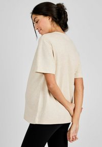 JoJo Maman Bébé BOYFRIEND - REGULAR FIT - Základné tričko - oatmeal