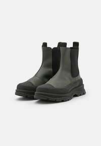 Pavement ELORA - Botas de tornozelo com plataforma - green