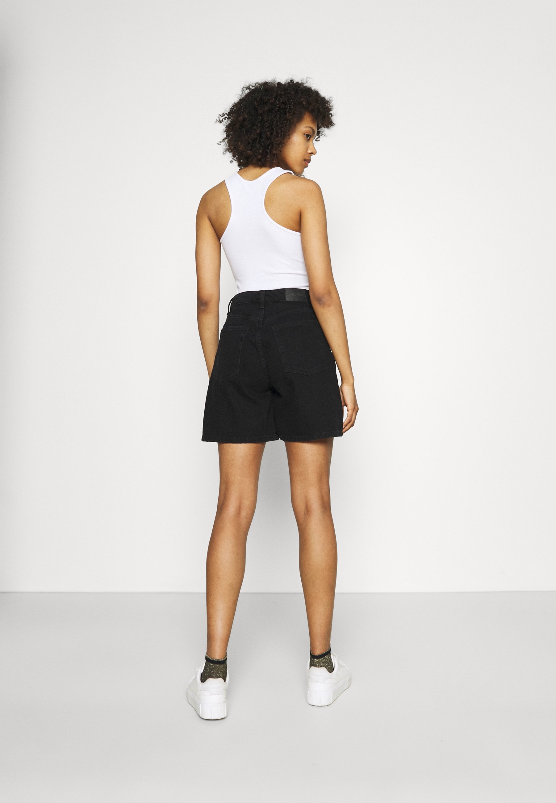 Monki Denim shorts - black dark/black 
