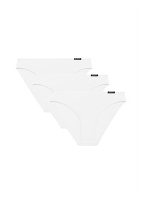 Białe bawełniane majtki typu slip, w zestawie trzech sztuk, charakteryzujące się gładką teksturą i elastycznym paskiem w talii z małym czarnym logo z przodu.