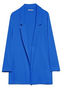 Blazer ligero azul con solapa chal, mangas largas y frente abierto. Textura suave y diseño minimalista, adecuado para llevar en capas.