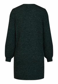 Abito maglione di colore verde scuro, con scollatura rotonda, spalle scese e maniche lunghe a palloncino. Texture liscia e lunghezza fino al ginocchio.