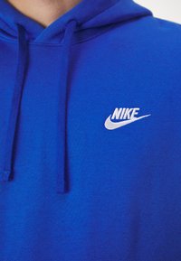 Nike Sportswear SPORTSWEAR CLUB FLEECE - Ikdienas džemperis - game royal