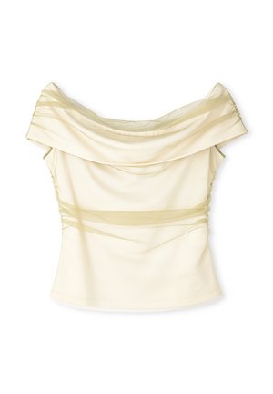Top off-the-shoulder in crema con sovrapposizione trasparente e drappeggiata. Presenta arricciature laterali e un design aderente, realizzato in tessuto morbido ed elasticizzato.