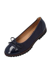 Ballerine blu navy con punta in vernice, dettaglio a fiocco sulla parte anteriore e suola testurizzata per la presa. Tessuto liscio sulla parte superiore.