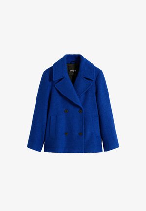 Plavi dvoredni kaput od teksturiranog materijala, sa izrezanim kragnom, dva prednja džepa i crnim dugmadi.