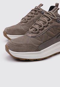 Geox D SPHERICA ACTIF X2 - Zapatillas - brown