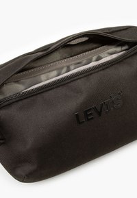 Levi's® SMALL BANANA SLING HEADLINE LOGO UNISEX - Diržinis krepšelis - regular black
