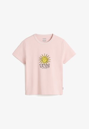 Różowa bawełniana koszulka z okrągłym dekoltem z grafiką żółtego słońca i nazwą marki "VANS" w czerni poniżej wzoru. Krótkie rękawy.