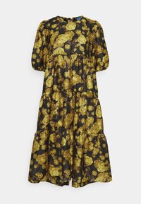 Robe midi noire avec manches courtes bouffantes et jupe à volants, avec un imprimé floral jaune large sur toute la surface.