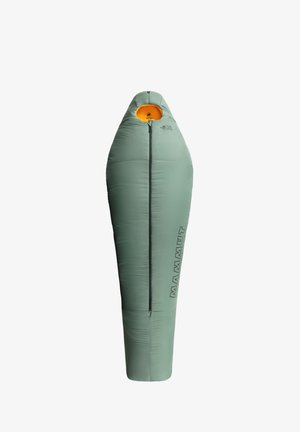 MAMMUT Schlafsack aus grünem Stoff mit einer angepassten, länglichen Form. Verfügt über eine kontrastierende orange Kapuze und einen seitlichen Reißverschluss für einfachen Zugang.