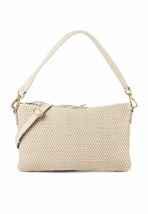 Borsa a mano in pelle intrecciata beige con manici corti e lunghi regolabili, accessori color oro e chiusura con zip superiore.