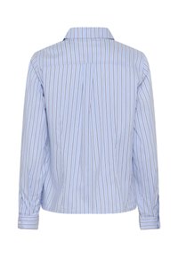 Svetlomodrá košeľa s dlhým rukávom s vertikálnymi bielymi a tmavomodrými pruhmi, manžetami na gombíky a záhybom na chrbte.