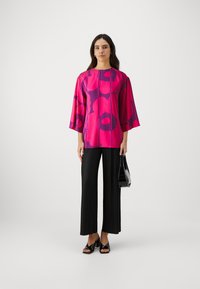 Marimekko OAJA VESI UNIKKO - Bluse - fuchsia/dark purple