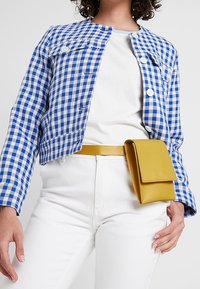 KIOMI Bältesväska - yellow