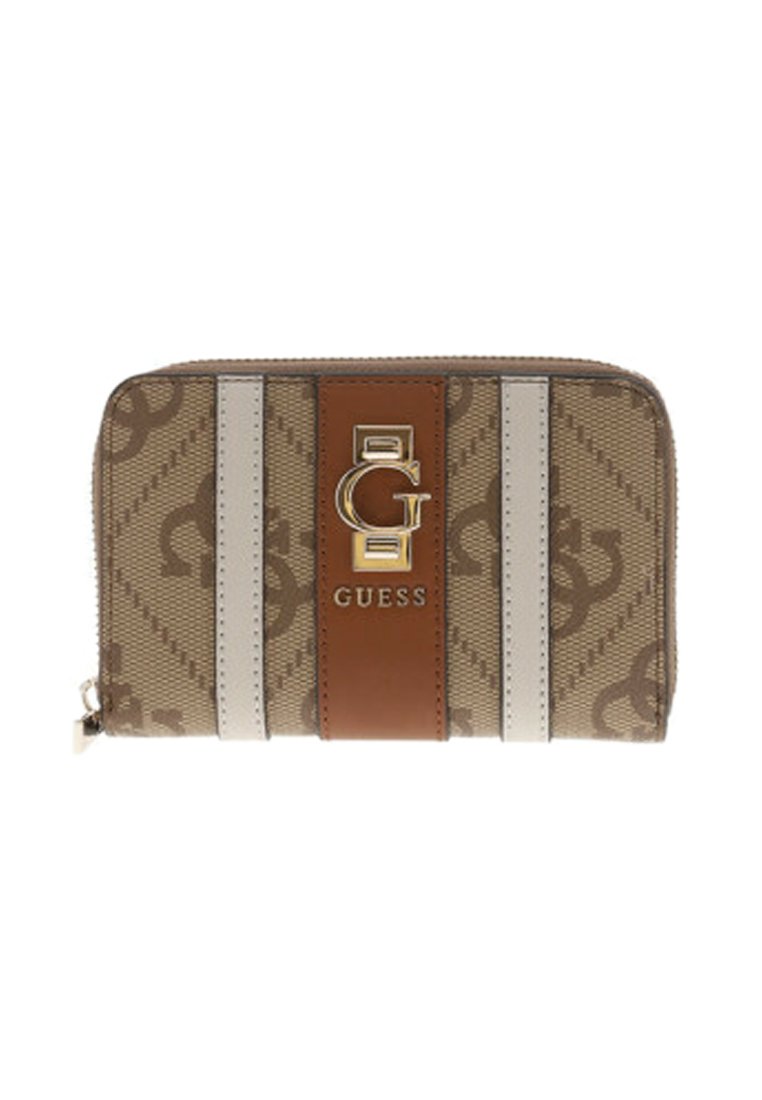 Cartera beige hecha de tela texturizada con una franja central marrón. Presenta franjas verticales blancas y un acento de logo dorado. Cierre de cremallera.