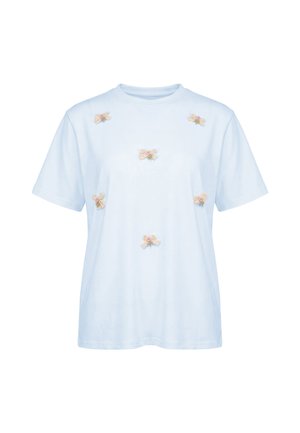 Lyseblå kortærmet t-shirt med seks små beige dekorative sløjfer jævnt fordelt på forsiden. Ingen synlig baggrund eller personer.