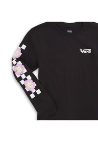 Czarna koszulka Vans z długim r�ękawem, z białą szachownicą i różowymi kwiatowymi wzorami na prawym rękawie oraz małym logo Vans na klatce piersiowej.
