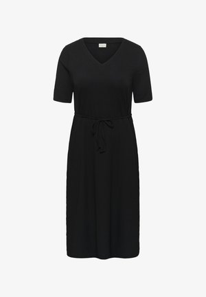 Vestido negro confeccionado en tela texturizada, con escote en V, mangas cortas y cintura entallada con un lazo. Diseño hasta la rodilla.